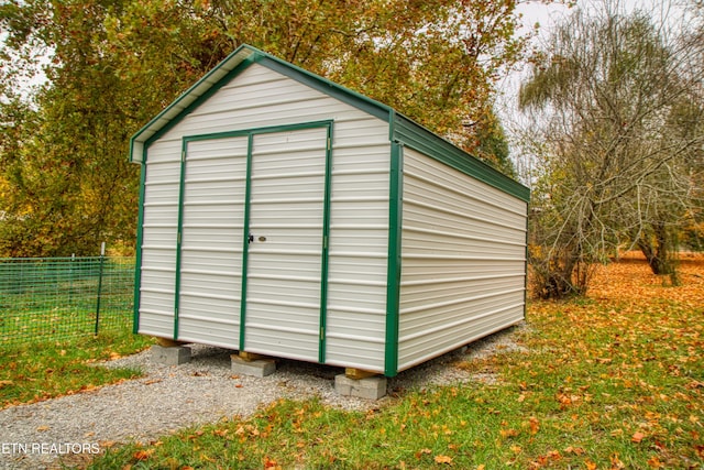 view of outdoor structure featuring a yard