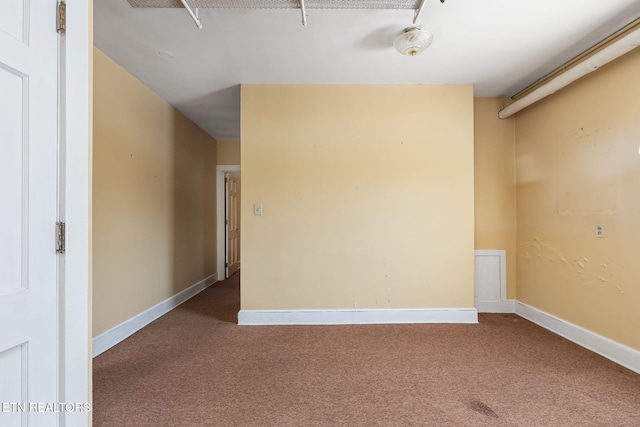 empty room featuring carpet