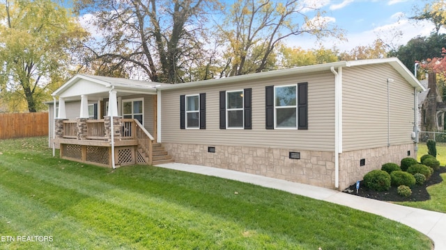 view of front of property with a front lawn