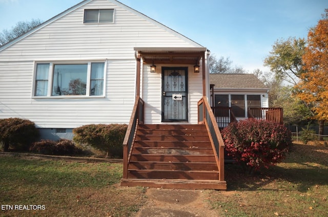 bungalow-style home featuring a front lawn