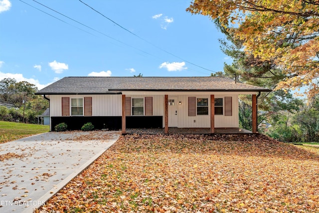 ranch-style house with a porch