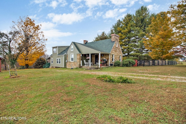 view of front facade featuring a front lawn