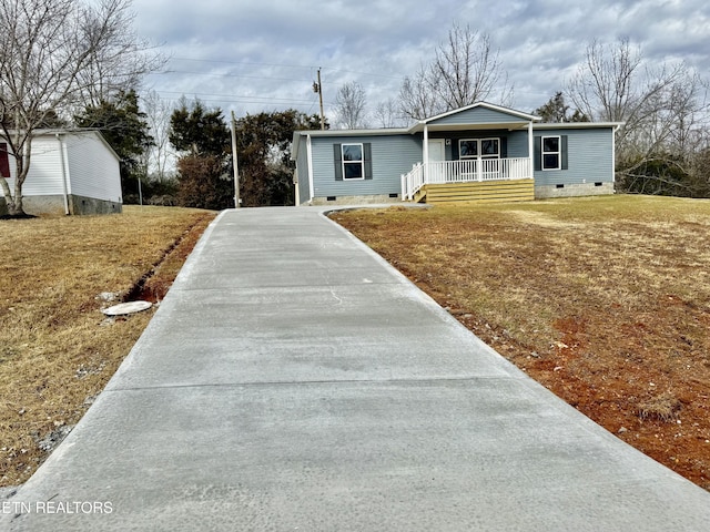 view of front facade with a front yard and covered porch