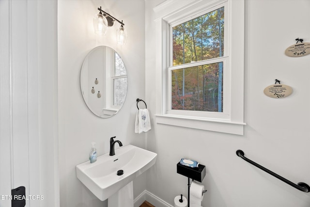 bathroom featuring sink