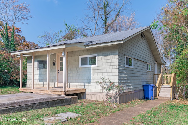 view of front of house featuring a porch