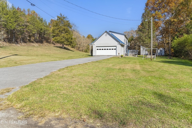 view of front facade with a front yard