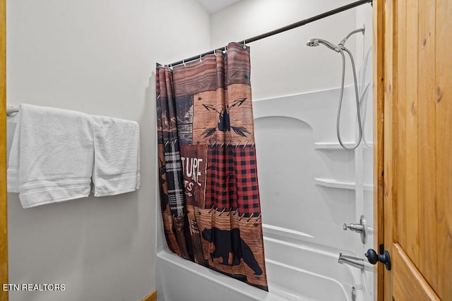 bathroom featuring shower / bath combo