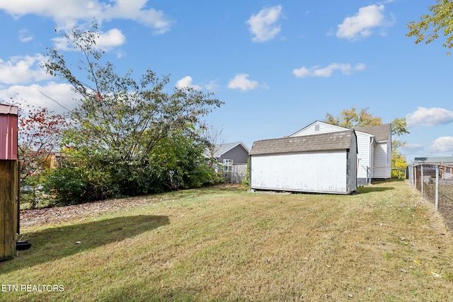 view of yard with a shed