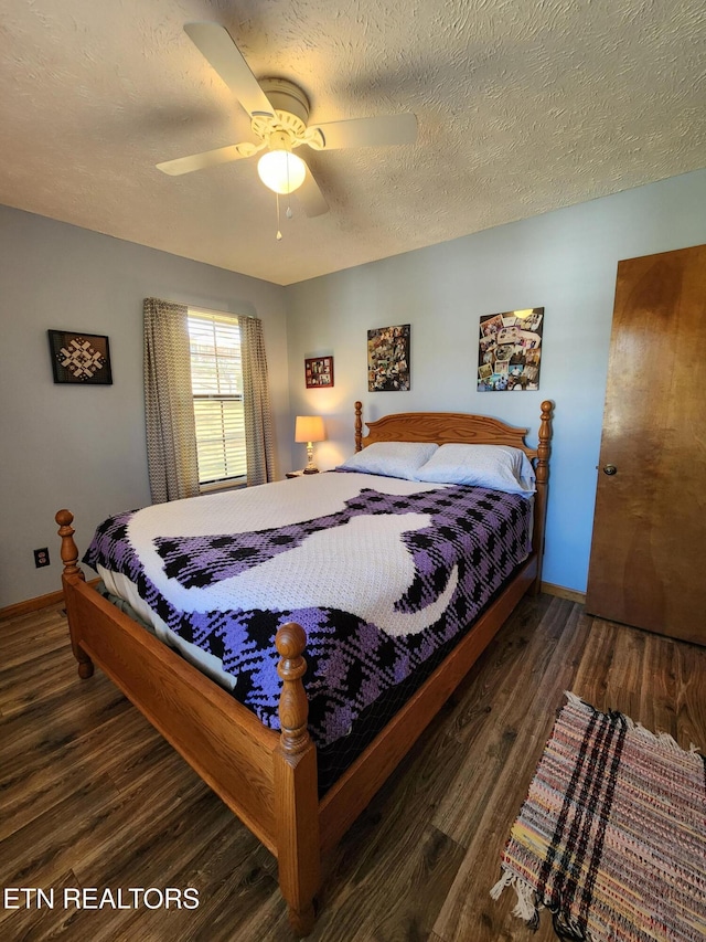 bedroom featuring ceiling fan, a textured ceiling, and dark hardwood / wood-style flooring