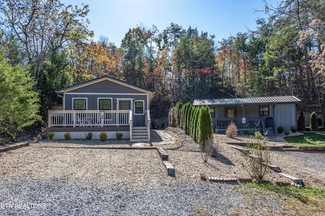 ranch-style home featuring covered porch