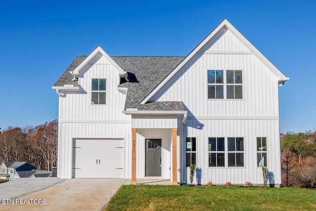 modern inspired farmhouse featuring a garage and a front lawn