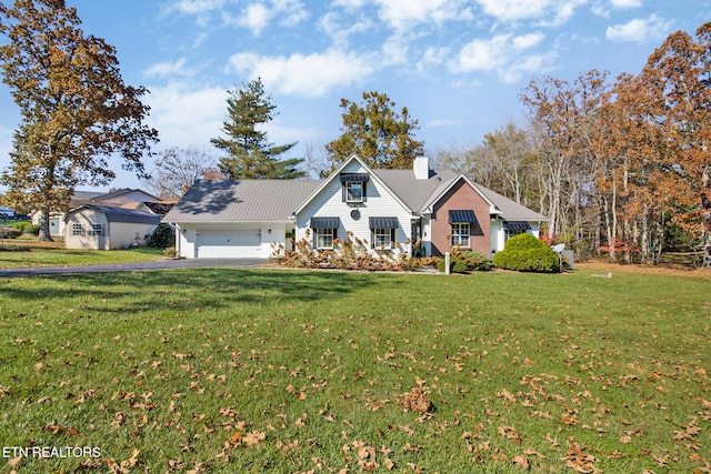 view of front of property featuring a front yard and a garage