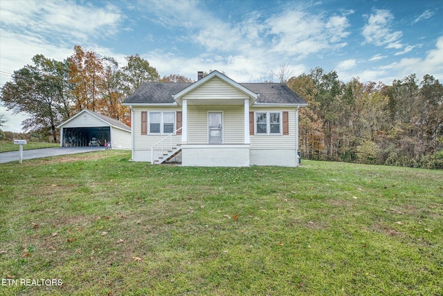 view of front of house featuring an outdoor structure, a front yard, a garage, and a carport