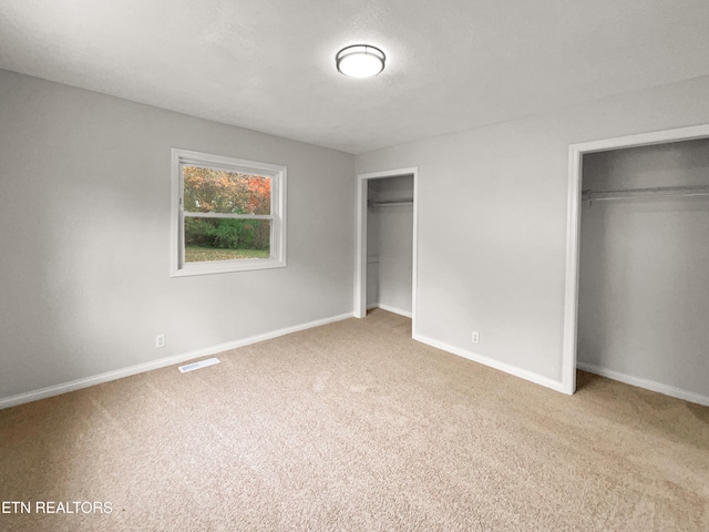 unfurnished bedroom featuring carpet flooring