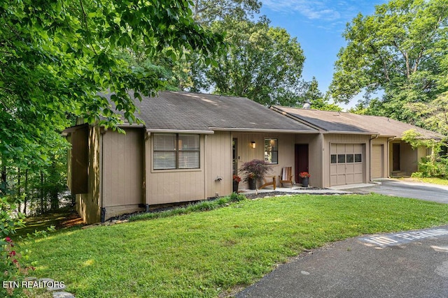 8709 Olde Colony Trl Unit 12, Knoxville, TN 37923 - ranch-style home featuring an attached garage, driveway, a front lawn, and roof with shingles