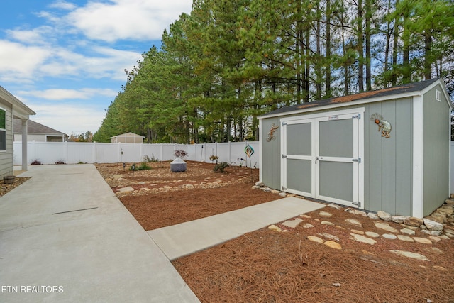 view of yard featuring a patio area and a storage unit