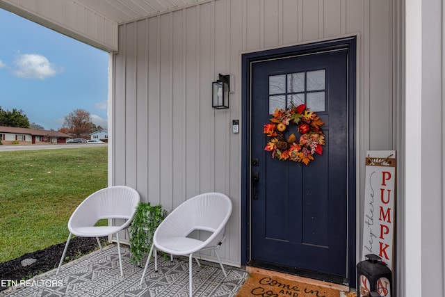 entrance to property featuring a yard