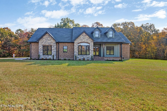 view of front of house featuring a front lawn