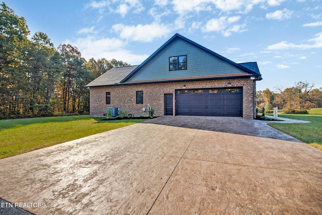 view of front of property featuring cooling unit, a front lawn, and a garage