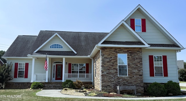 view of front facade featuring a front lawn and covered porch