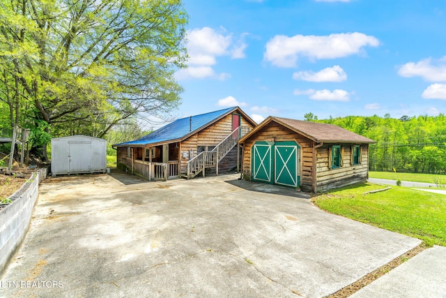 view of outdoor structure with a yard