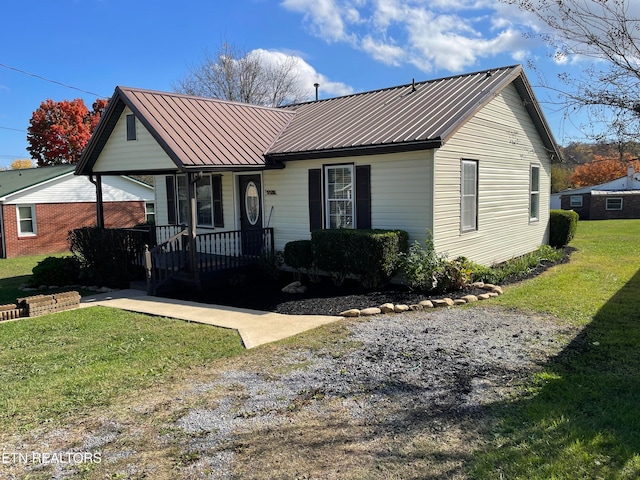 view of front of house with a front lawn