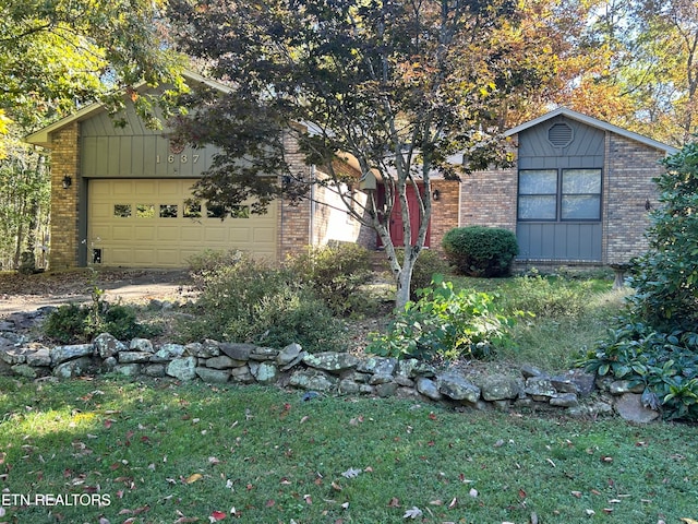 view of front of home with a front lawn and a garage