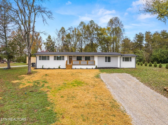 ranch-style home with a front yard