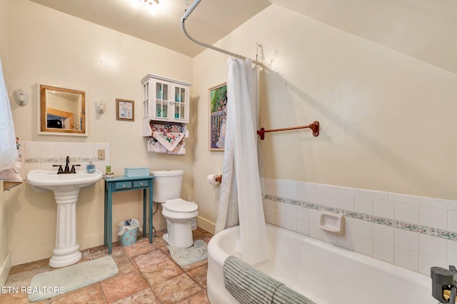 full bathroom featuring sink, shower / tub combo, and toilet