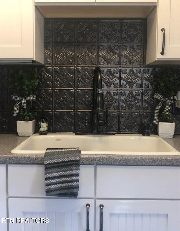 bathroom featuring sink and tasteful backsplash