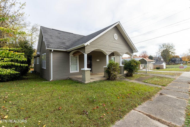 view of front facade featuring a front yard and a porch