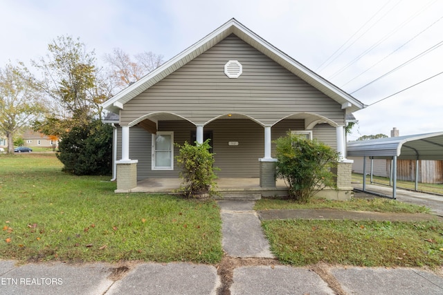 view of front of home with a porch, a carport, and a front lawn