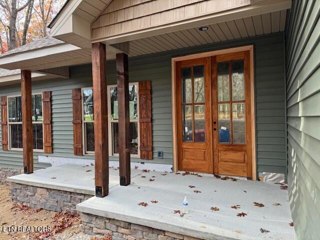 doorway to property with covered porch