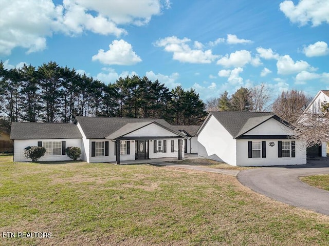 single story home with a front yard