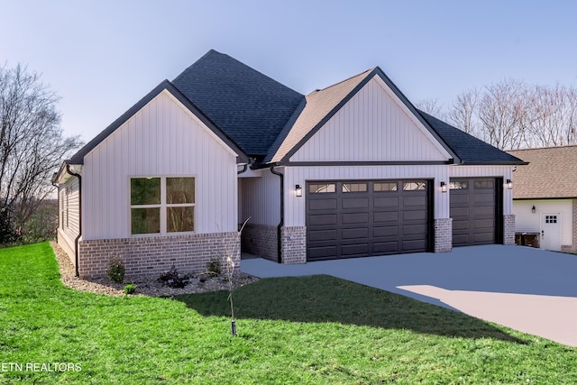 modern farmhouse style home featuring a garage and a front yard