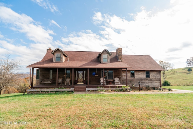 view of front facade with a front lawn and covered porch