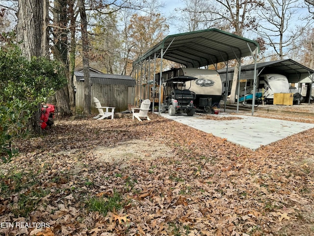 view of yard featuring a storage shed and a carport