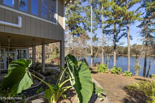 view of yard featuring a water view