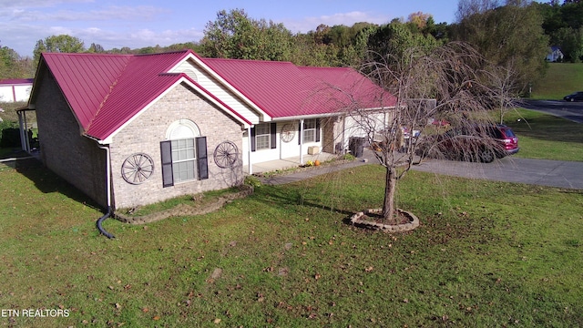 view of front of property with a front lawn