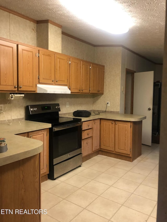 kitchen featuring stainless steel electric range, kitchen peninsula, a textured ceiling, light tile patterned floors, and ornamental molding