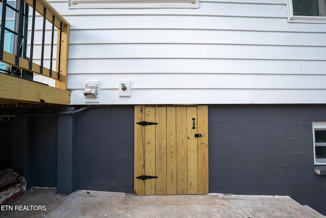 304 Firestone Rd, Oak Ridge, TN 37830 - view of garage