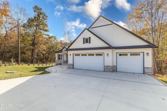 view of front of home with a front lawn