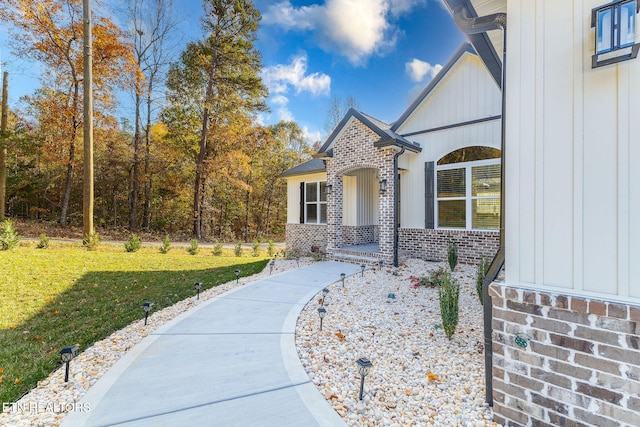 entrance to property with a yard