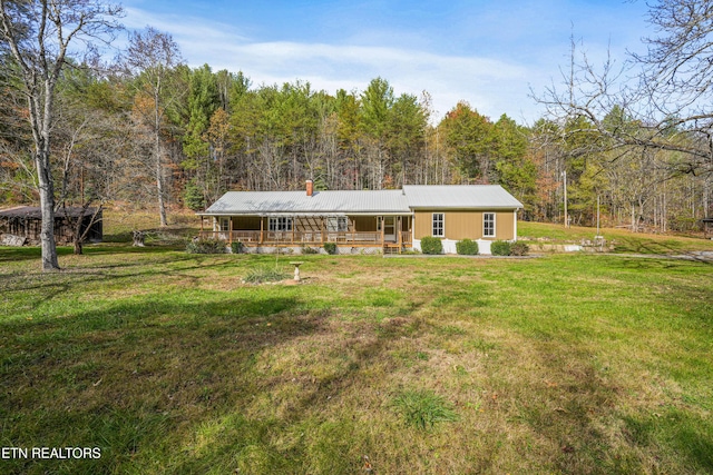 ranch-style home with a front lawn and a porch