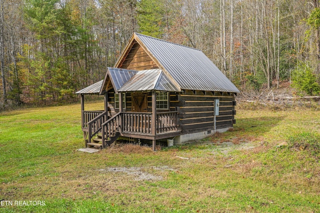 view of front of property with a front lawn