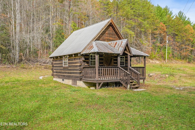 cabin featuring a front lawn