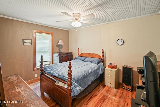 bedroom featuring ornamental molding, hardwood / wood-style floors, and ceiling fan