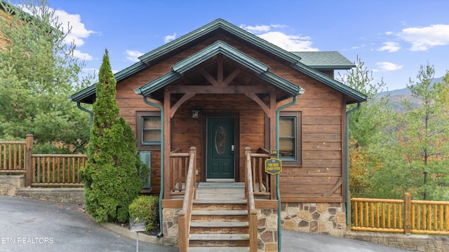 view of front of house featuring a porch