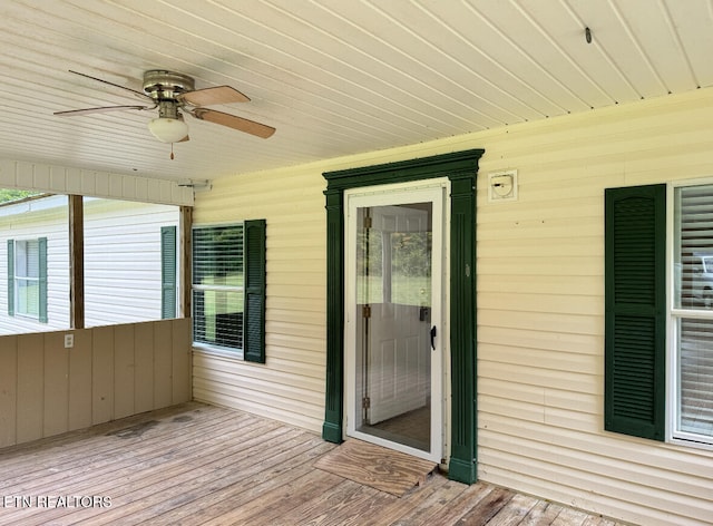 deck with ceiling fan