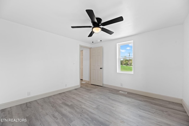 unfurnished room with light wood-type flooring and ceiling fan